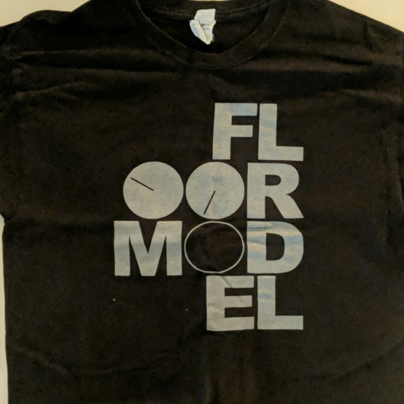 Floor model t-shirt - Picture 1 of 1